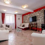 Mediterrane Und Hundefreundliche Mit Privatpool, Grillbereich, Waschmaschine, Wifi