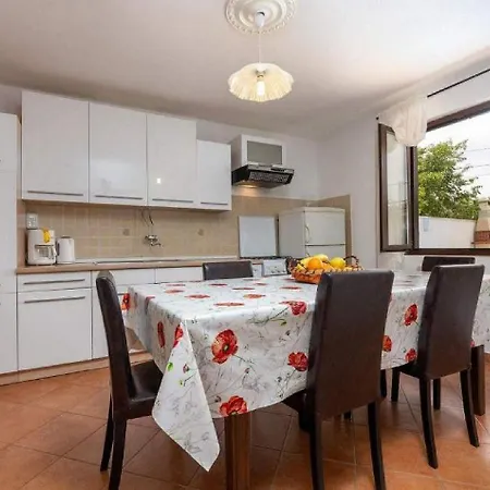 Mediterrane Und Hundefreundliche Mit Privatpool, Grillbereich, Waschmaschine, Wifi Пореч